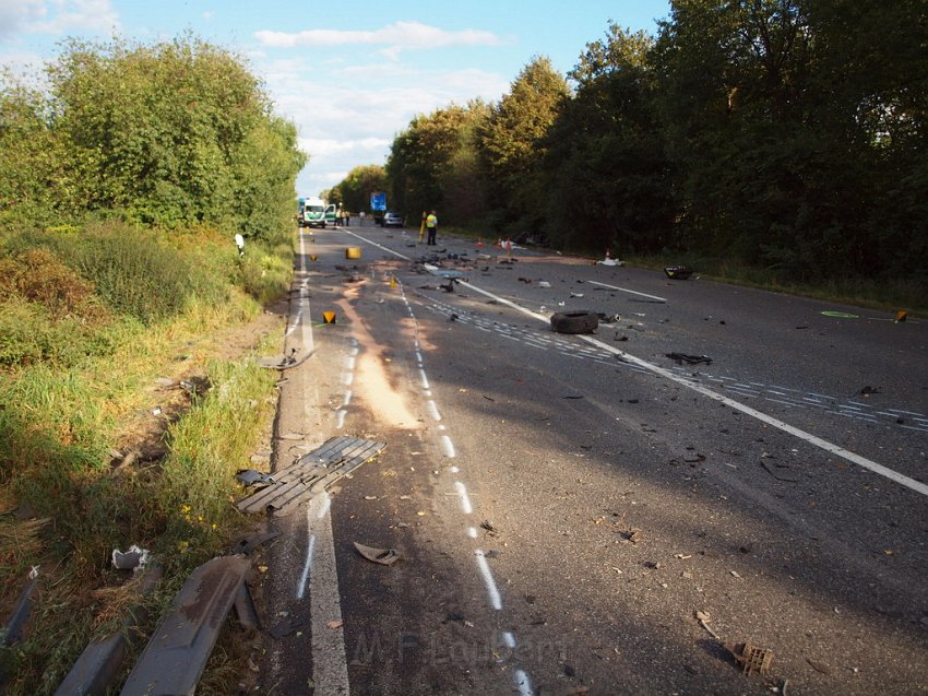 Schwerer VU Koeln Immendorf Kerkraderstr P171.JPG